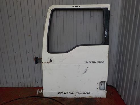 Дверь левая MAN TGX, TGA