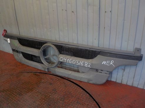 Решетка передняя Mercedes-Benz Atego